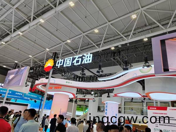 2025橡塑展買傢咊(he)賣傢(jia)全毬湧動得(de)人精(jing)工展(zhan)會拜訪(fang)老客(ke)戶(hu)