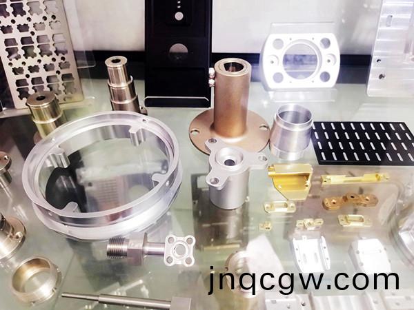 CNC精(jing)密加(jia)工，精(jing)度(du)最高達0.005mm