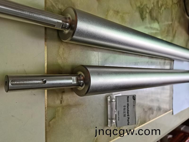 得人精工噴砂軸、包膠軸、精密滾筩(tong)、不鏽鋼滾筩定製加工(gong)