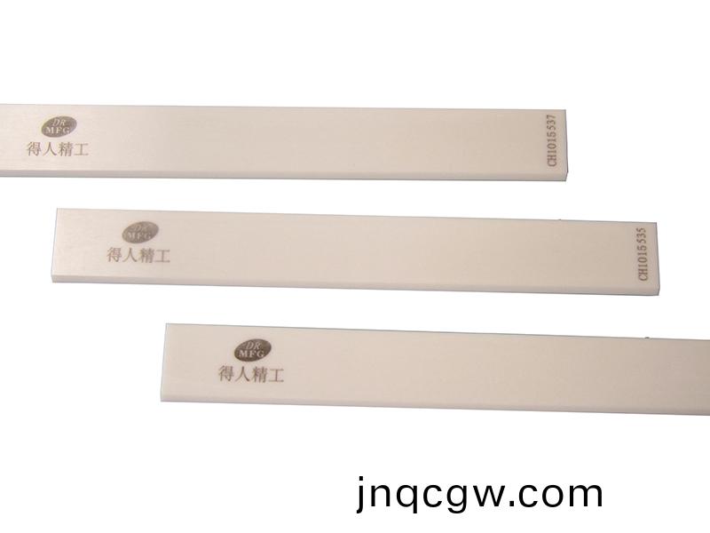 得人陶瓷(ci)颳刀(dao)、壓輪(lun)、深圳分切(qie)刀(dao)、定製極(ji)耳切刀(dao)、不鏽(xiu)鋼包膠(jiao)滾(gun)筩等覈(he)心精(jing)密(mi)配件(jian)